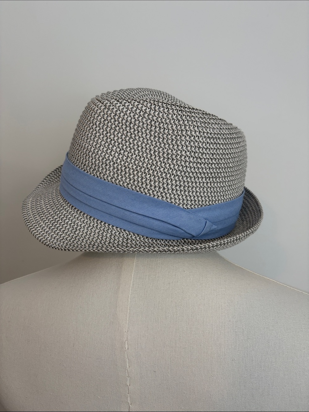PIERRE Cardin Vintage Gray Woven Fedora Hat with Blue Band